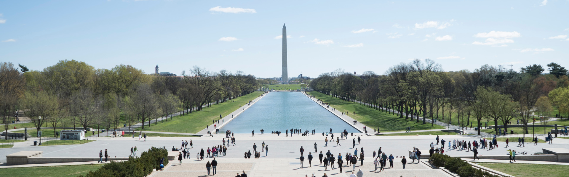 photo of the reflection pool looking towards the Washington Monument
